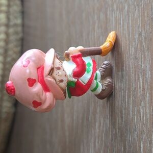 Vintage Strawberryland Miniature Strawberry Shortcake Broom 1982 Nostalgia